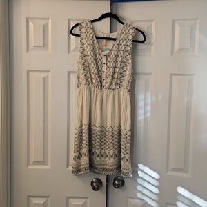 Off white dress, size M, NWT